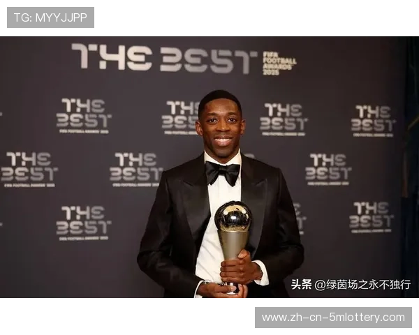 登贝莱出席慈善演唱会受热烈欢迎，还上台唱了几句